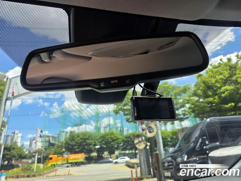 Toyota Prius Prime фото 11