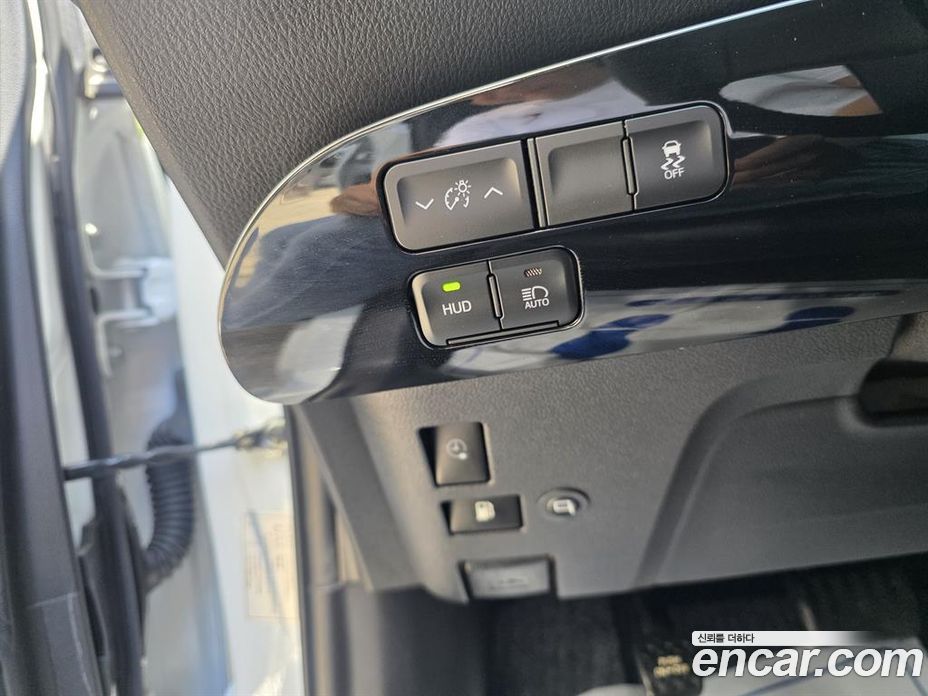 Toyota Prius Prime фото 12