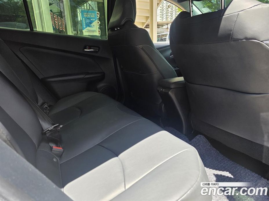 Toyota Prius Prime фото 16
