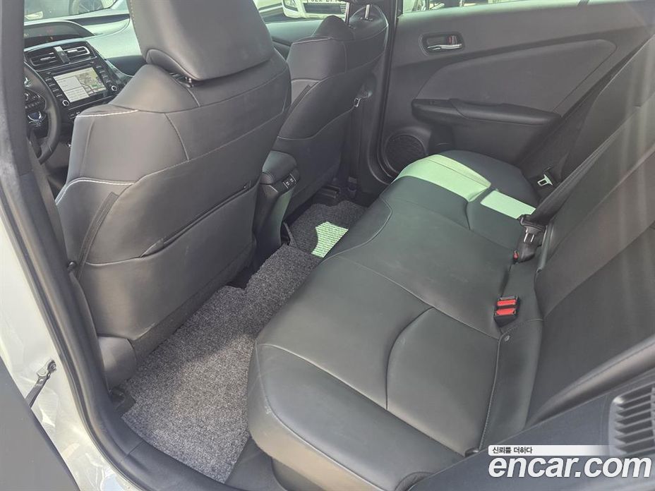 Toyota Prius Prime фото 17