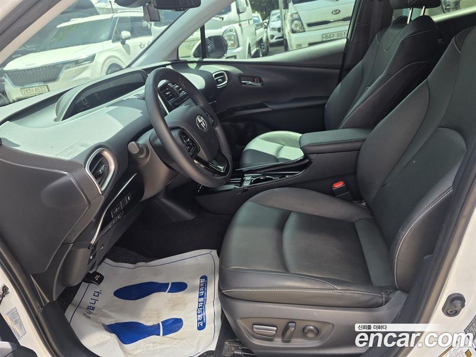 Toyota Prius Prime фото 18