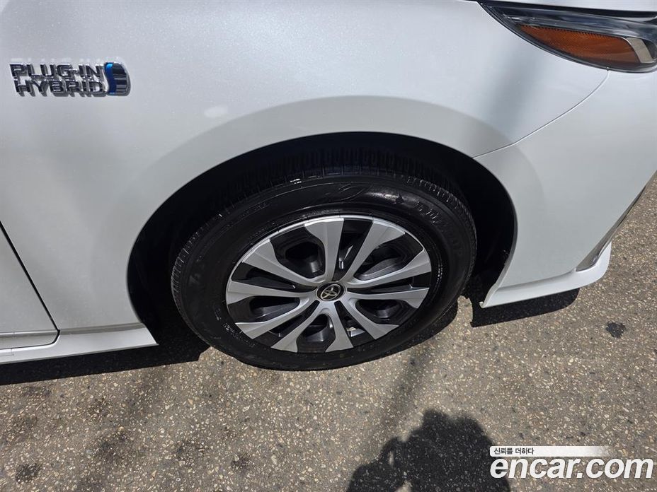 Toyota Prius Prime фото 19