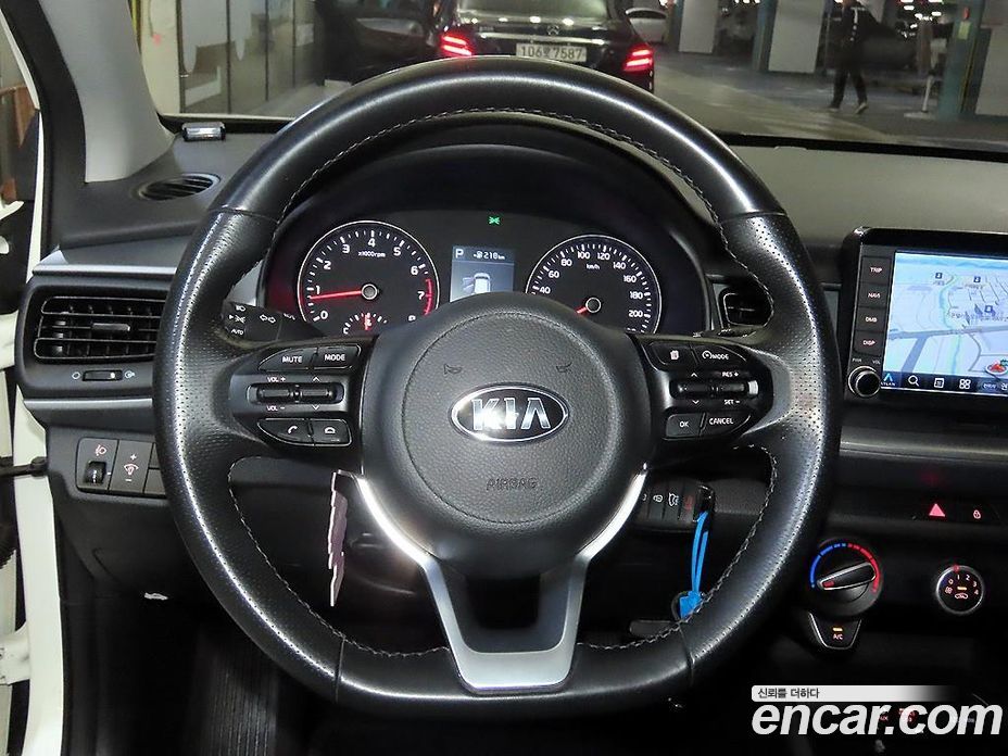 Kia Stonic фото 11