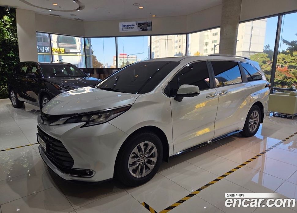 Toyota Sienna 4th Gen