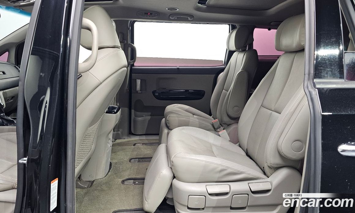 Kia Carnival 3rd Gen фото 11