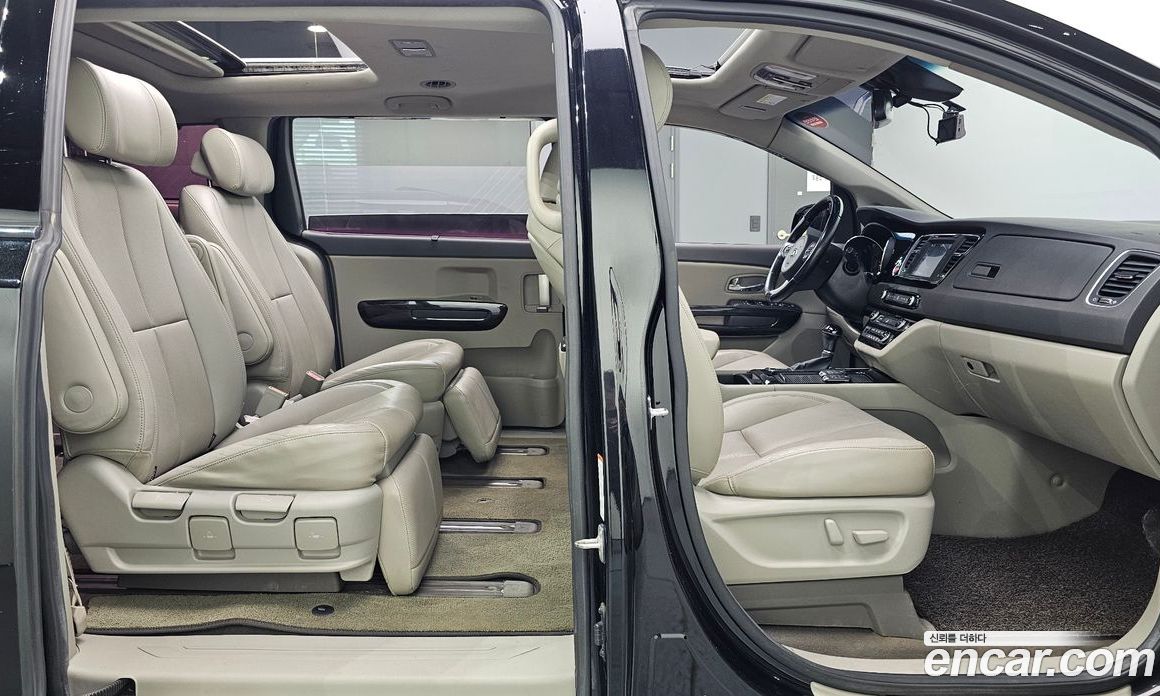 Kia Carnival 3rd Gen фото 12
