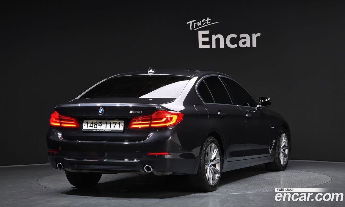 BMW 5-Series (G30) фото 2