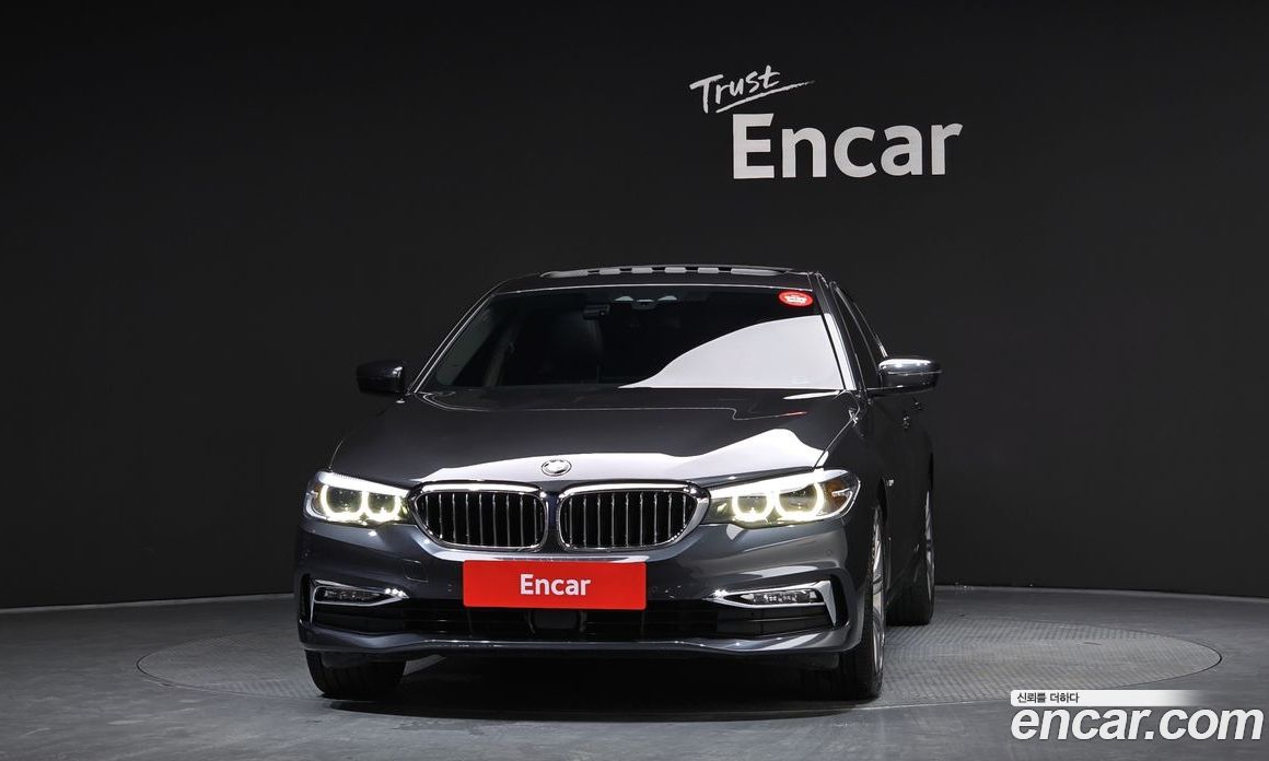 BMW 5-Series (G30) фото 3