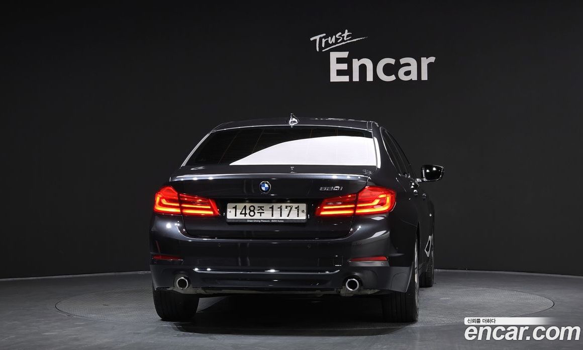 BMW 5-Series (G30) фото 4