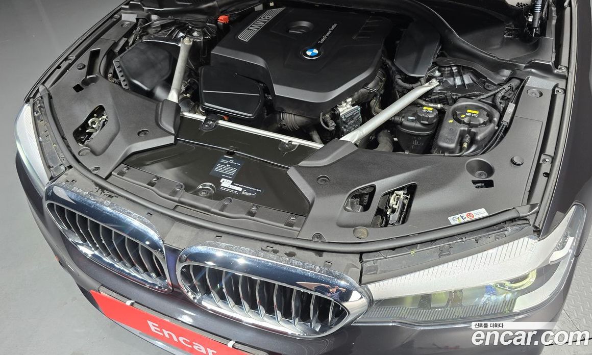 BMW 5-Series (G30) фото 6