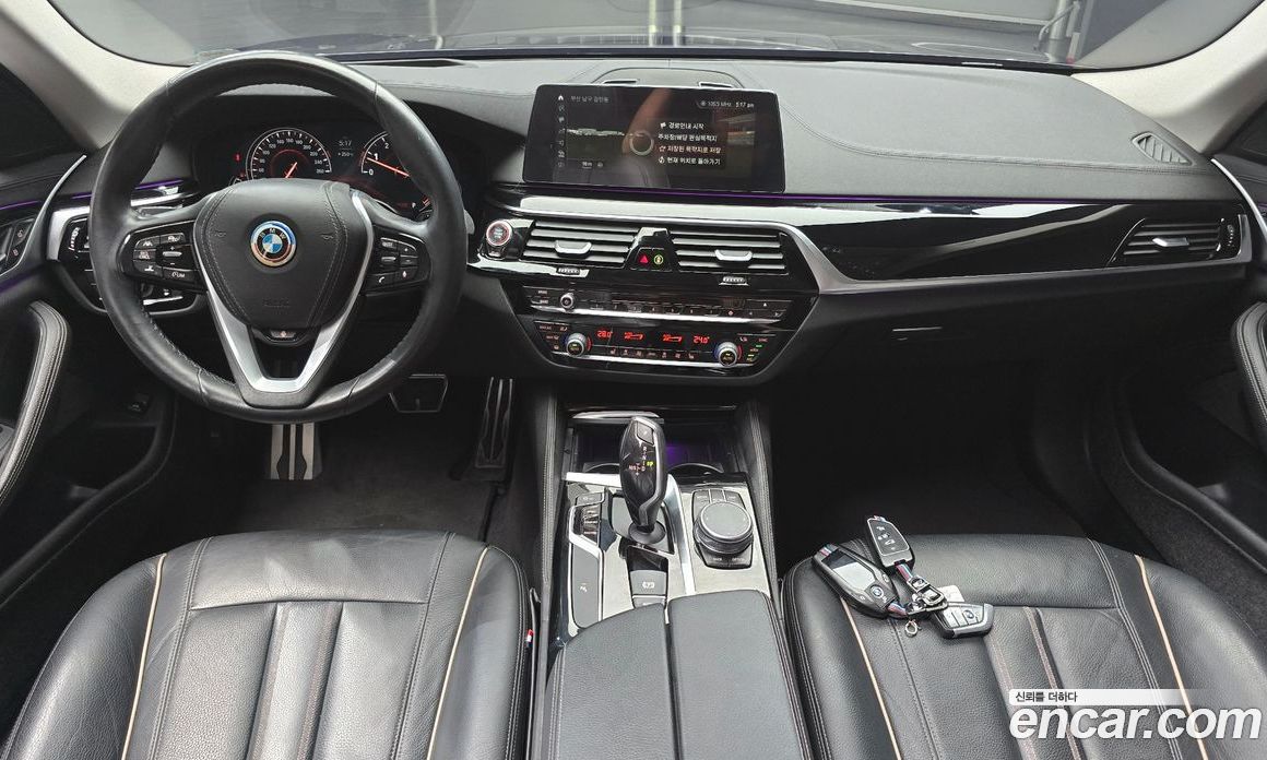 BMW 5-Series (G30) фото 7