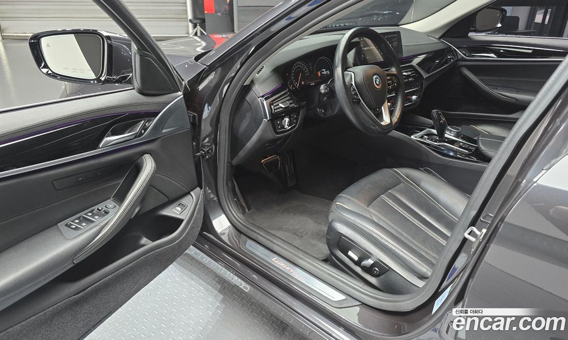 BMW 5-Series (G30) фото 10