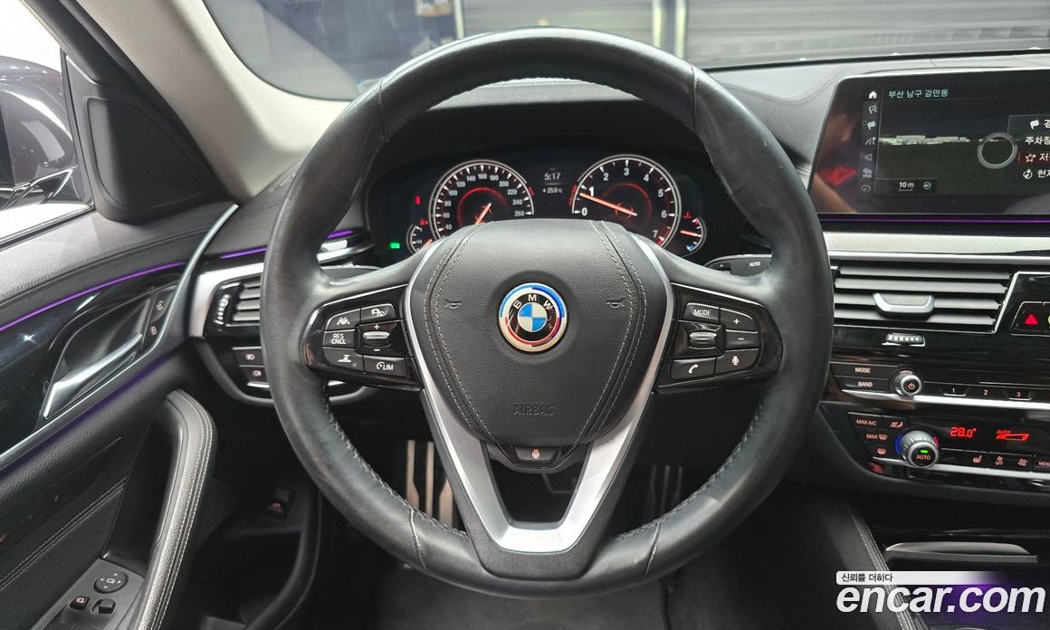 BMW 5-Series (G30) фото 13