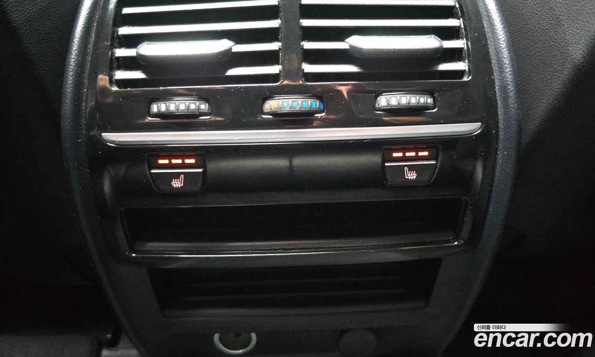 BMW 5-Series (G30) фото 18