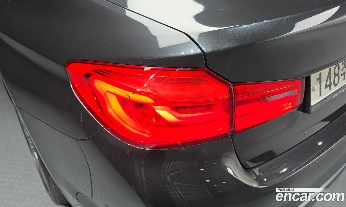 BMW 5-Series (G30) фото 23