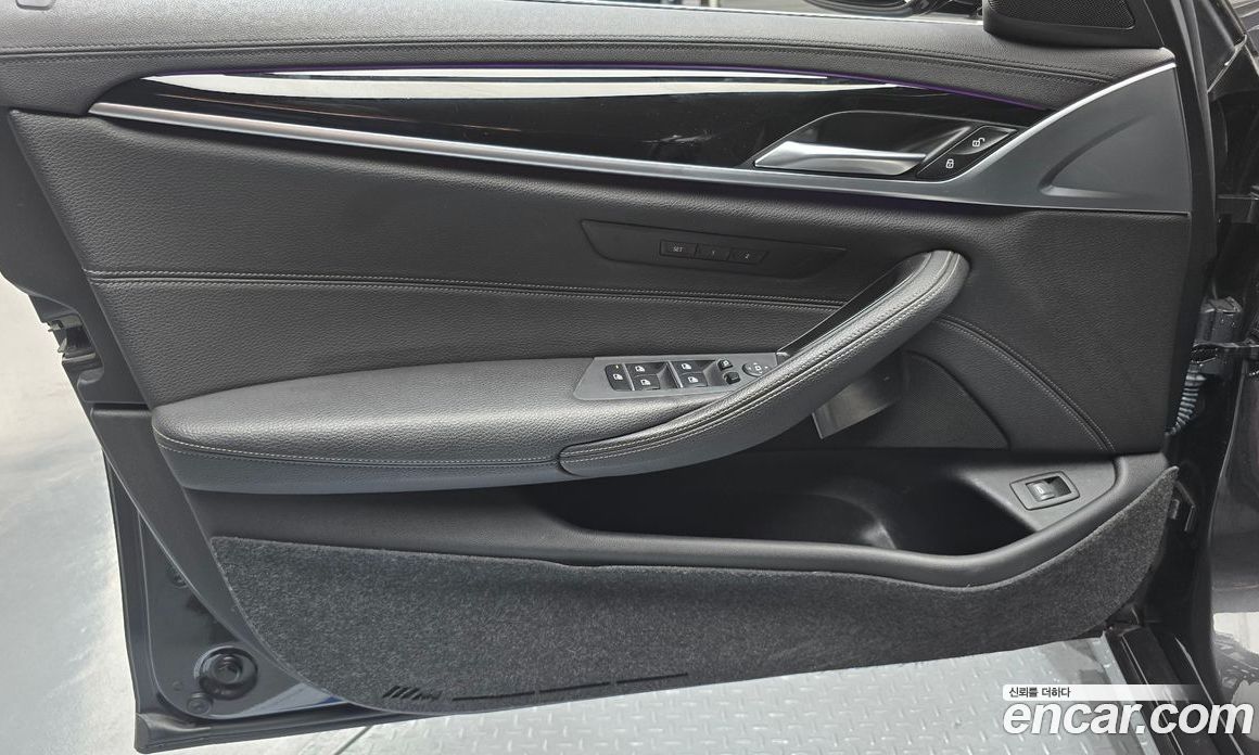 BMW 5-Series (G30) фото 24