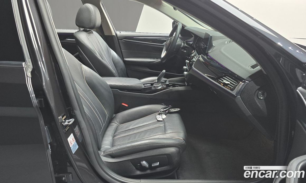 BMW 5-Series (G30) фото 26