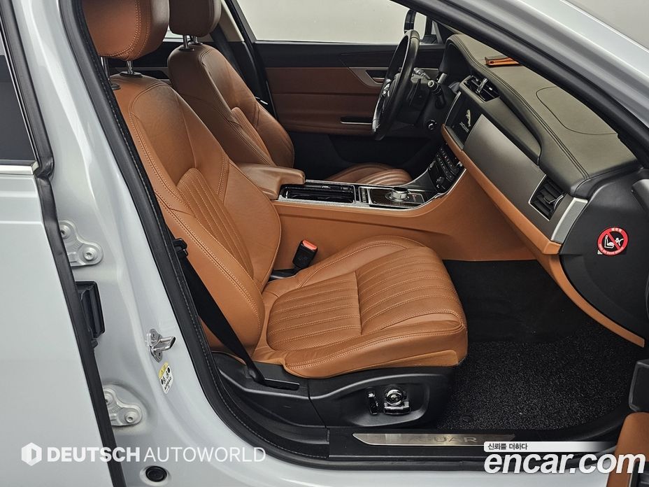 Jaguar XF (X260) фото 10