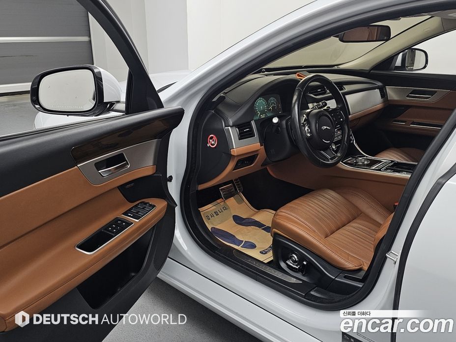 Jaguar XF (X260) фото 11