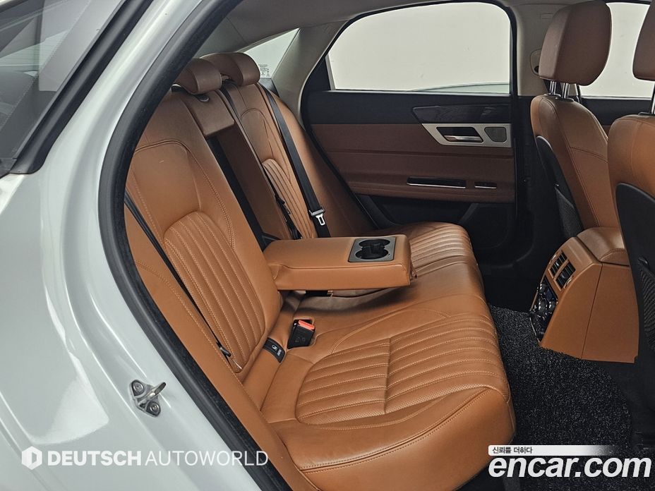 Jaguar XF (X260) фото 12