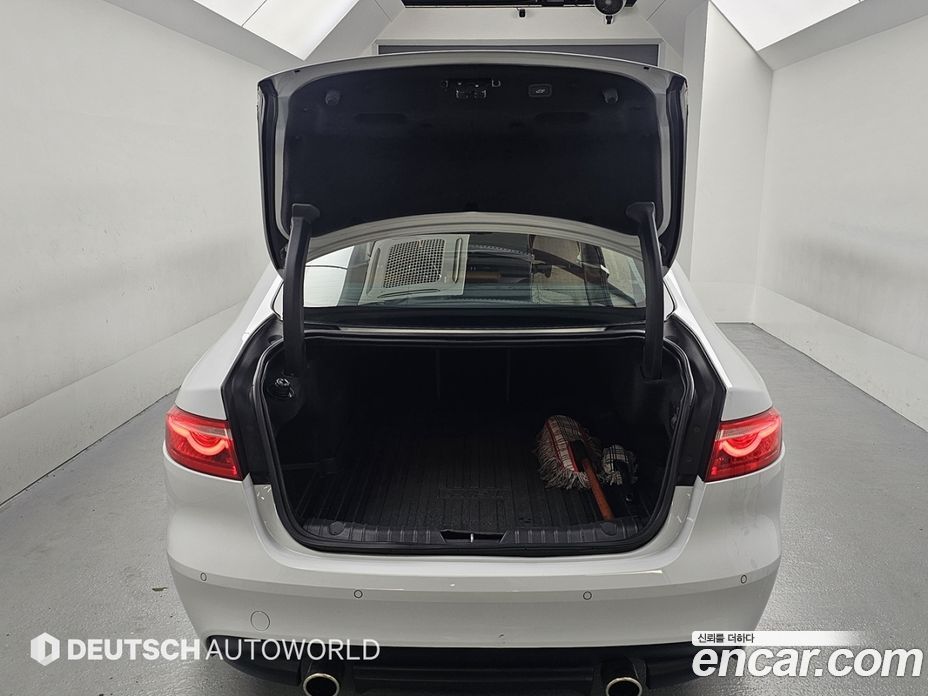 Jaguar XF (X260) фото 19