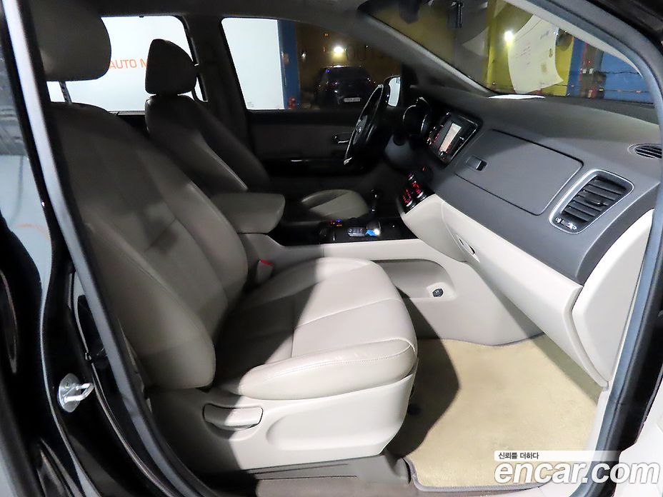 Kia Carnival 3rd Gen фото 12