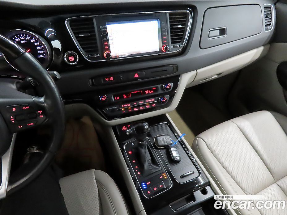 Kia Carnival 3rd Gen фото 18