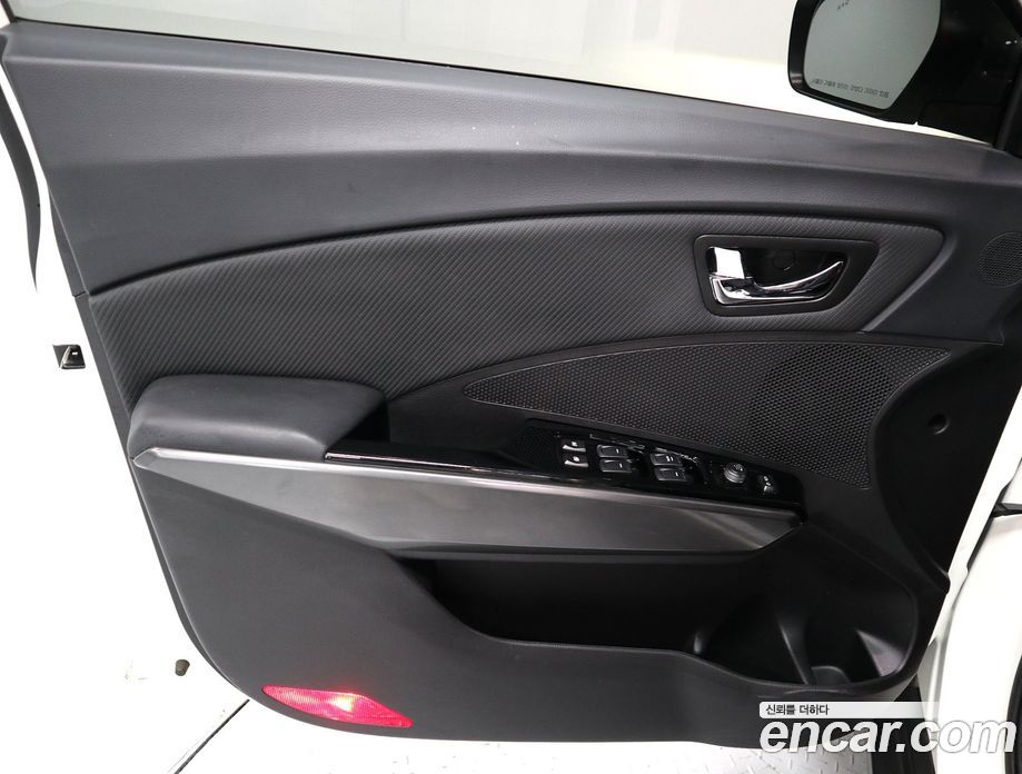 SsangYong (KG Mobility) Tivoli Beli фото 19