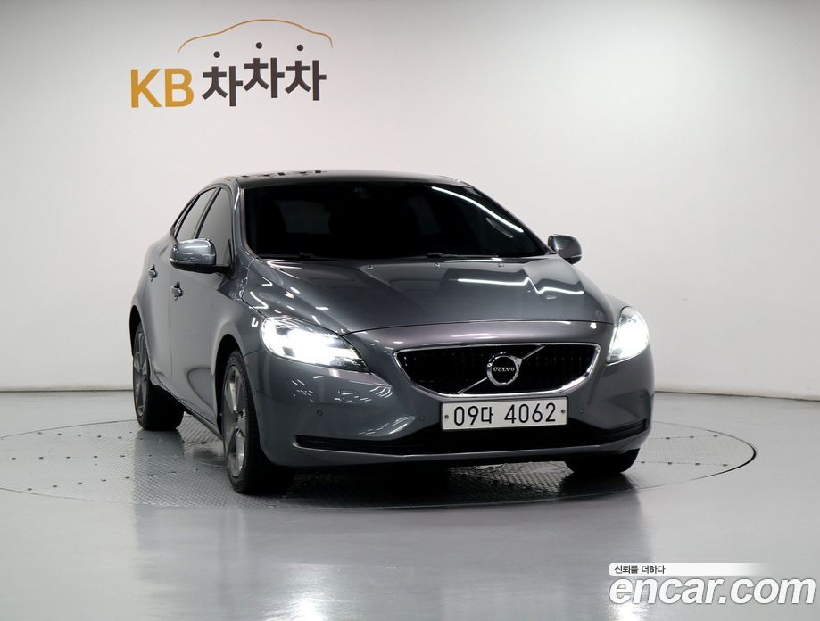 Volvo V40 фото 2