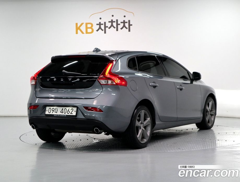 Volvo V40 фото 3