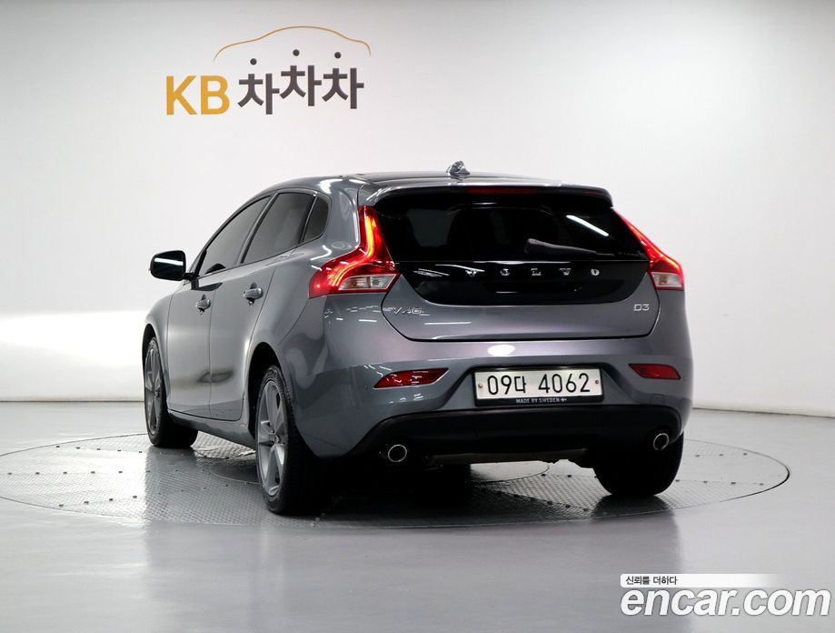 Volvo V40 фото 4