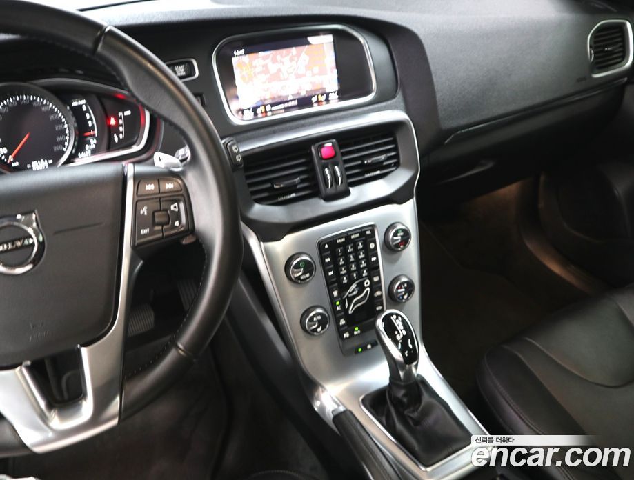 Volvo V40 фото 11