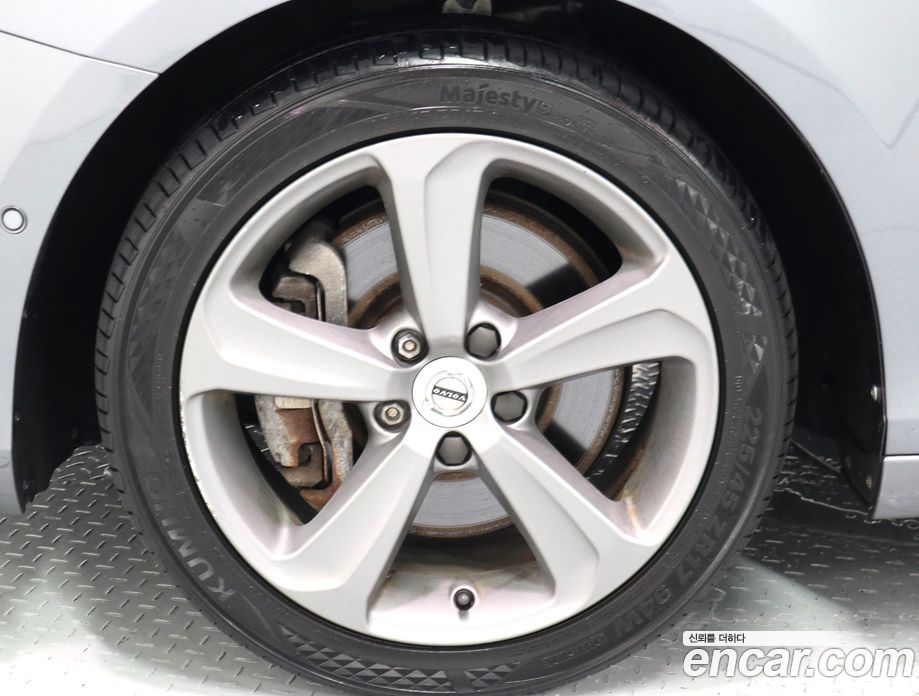 Volvo V40 фото 19