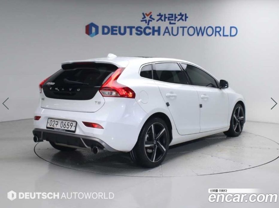 Volvo V40 фото 2