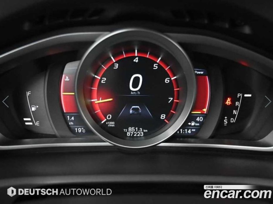Volvo V40 фото 8