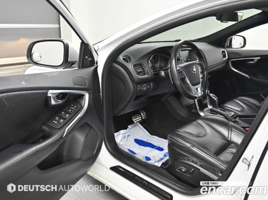 Volvo V40 фото 11