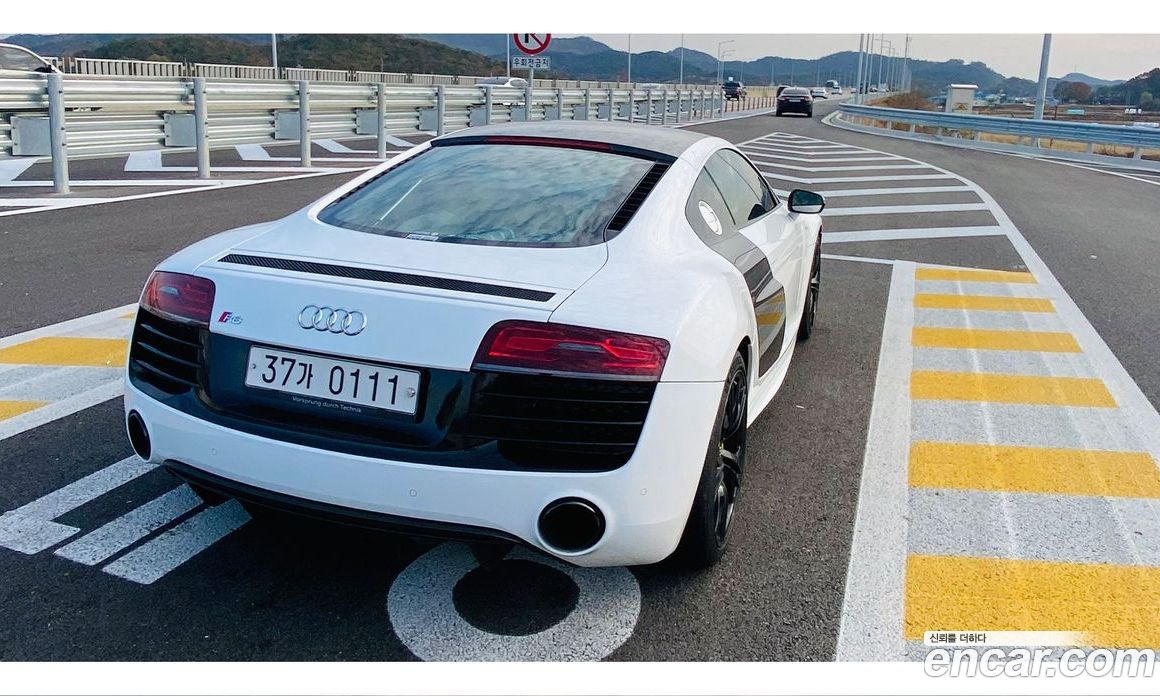 Audi R8 фото 7