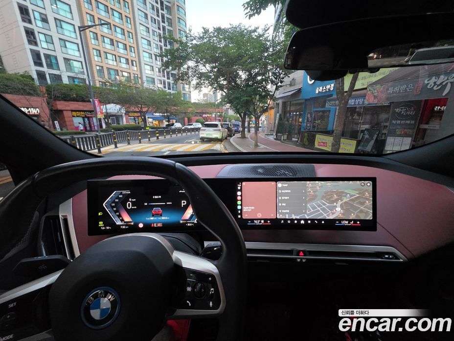 BMW iX фото 8