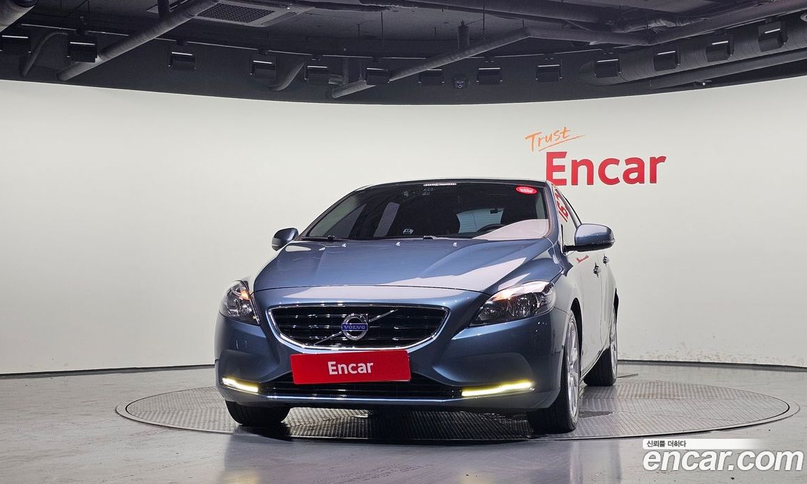 Volvo V40 фото 3