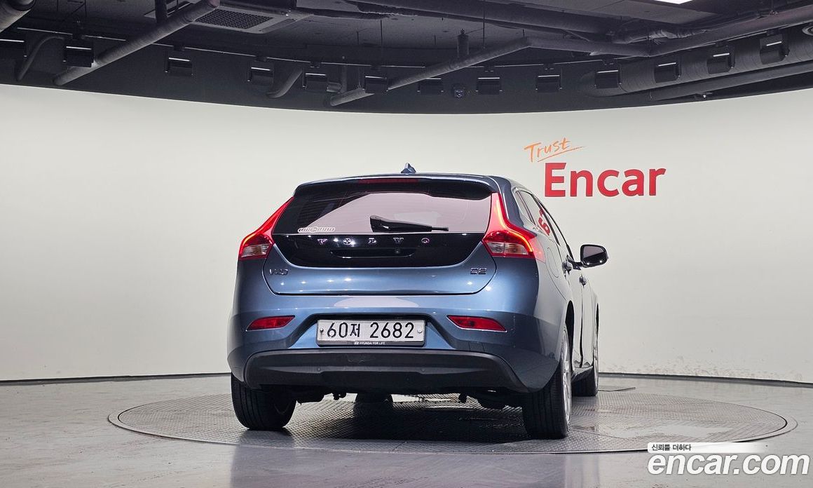 Volvo V40 фото 4