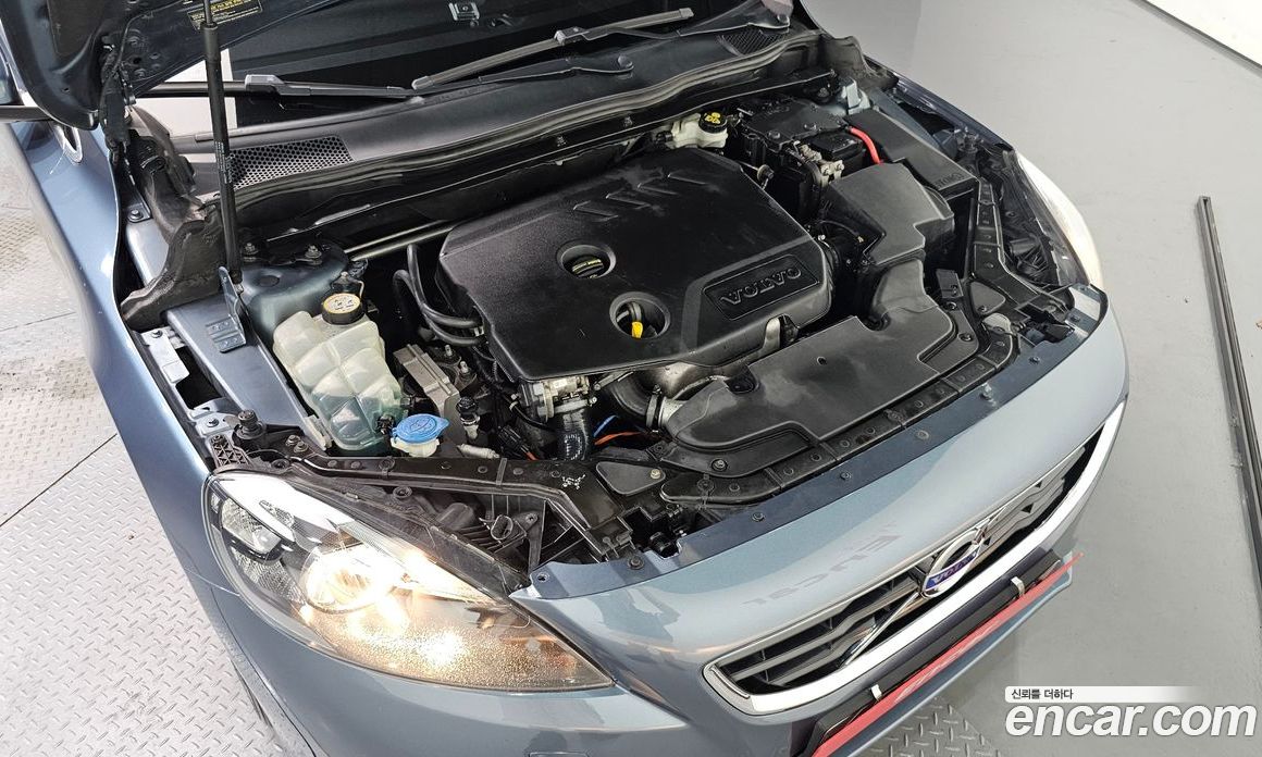 Volvo V40 фото 6