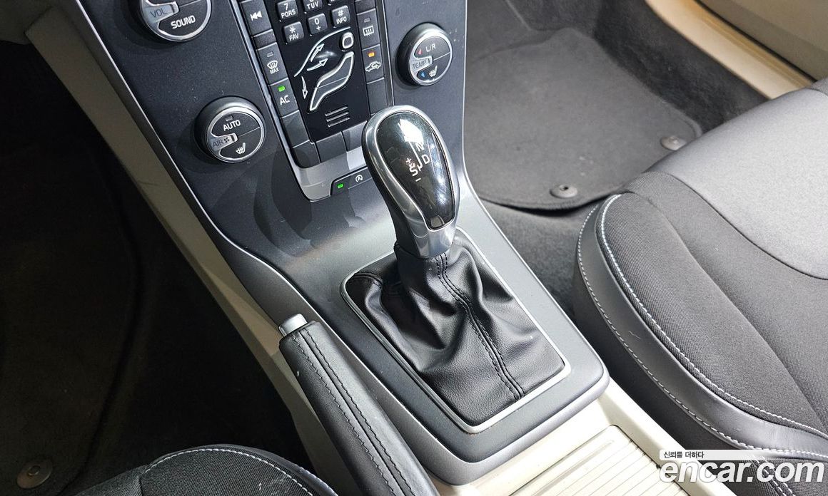 Volvo V40 фото 9