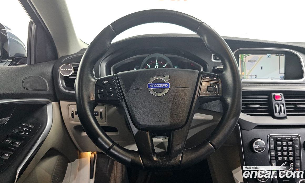 Volvo V40 фото 13