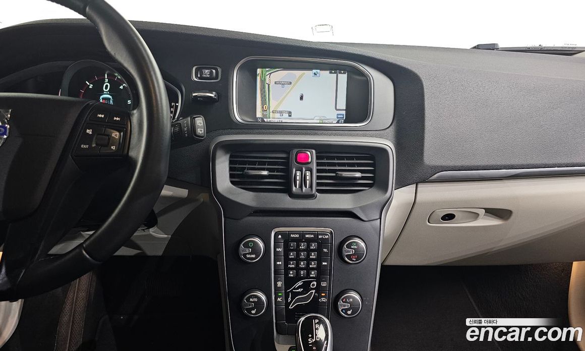 Volvo V40 фото 14