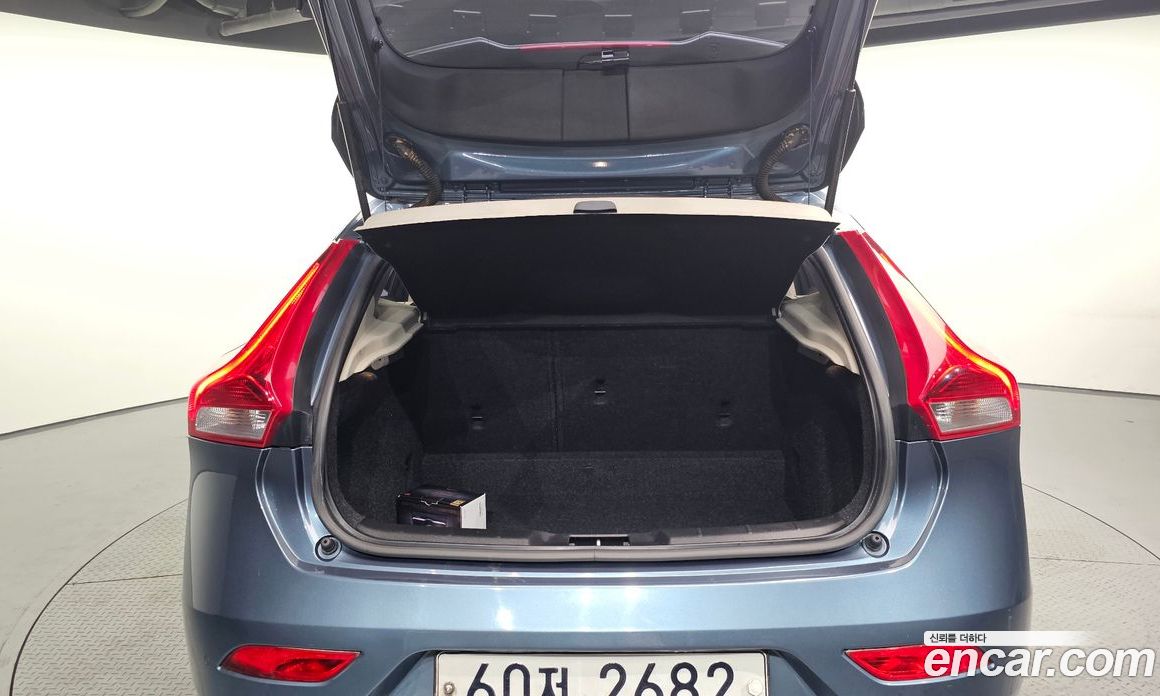 Volvo V40 фото 20