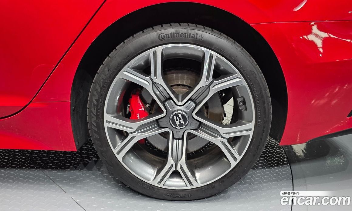 Kia Stinger фото 21