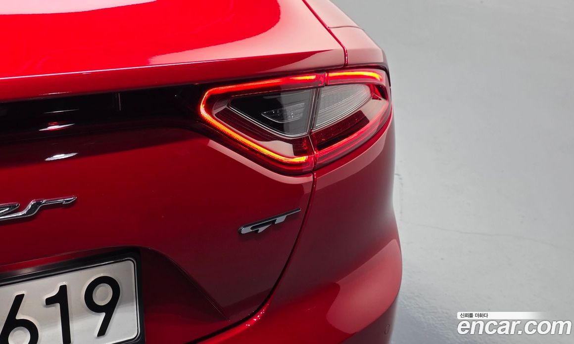 Kia Stinger фото 23