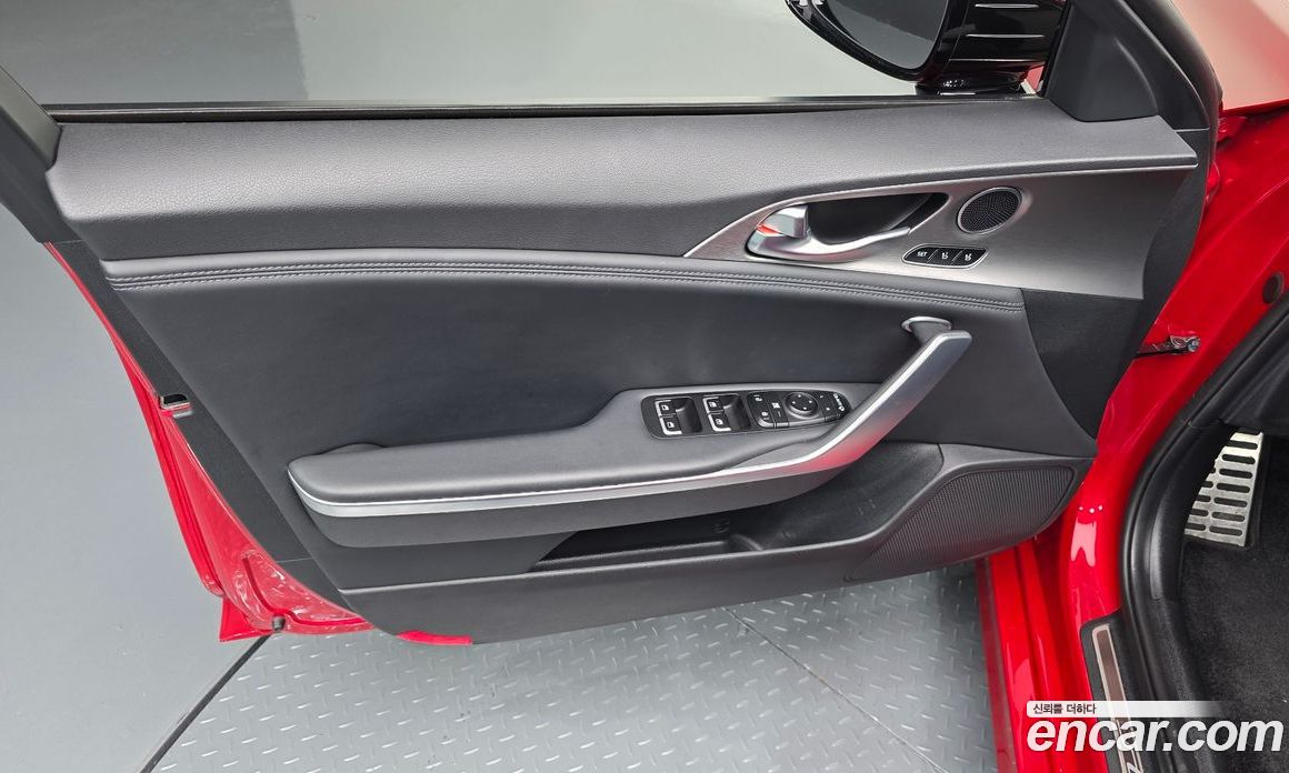 Kia Stinger фото 24