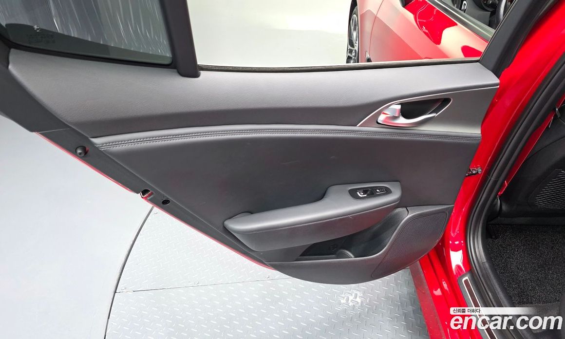 Kia Stinger фото 25