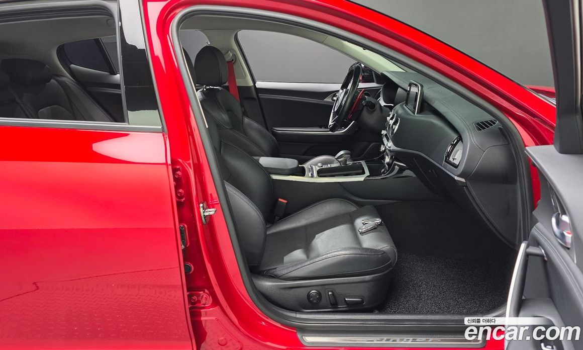 Kia Stinger фото 26